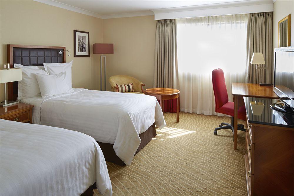 Delta Hotels By Marriott Northampton Exterior photo