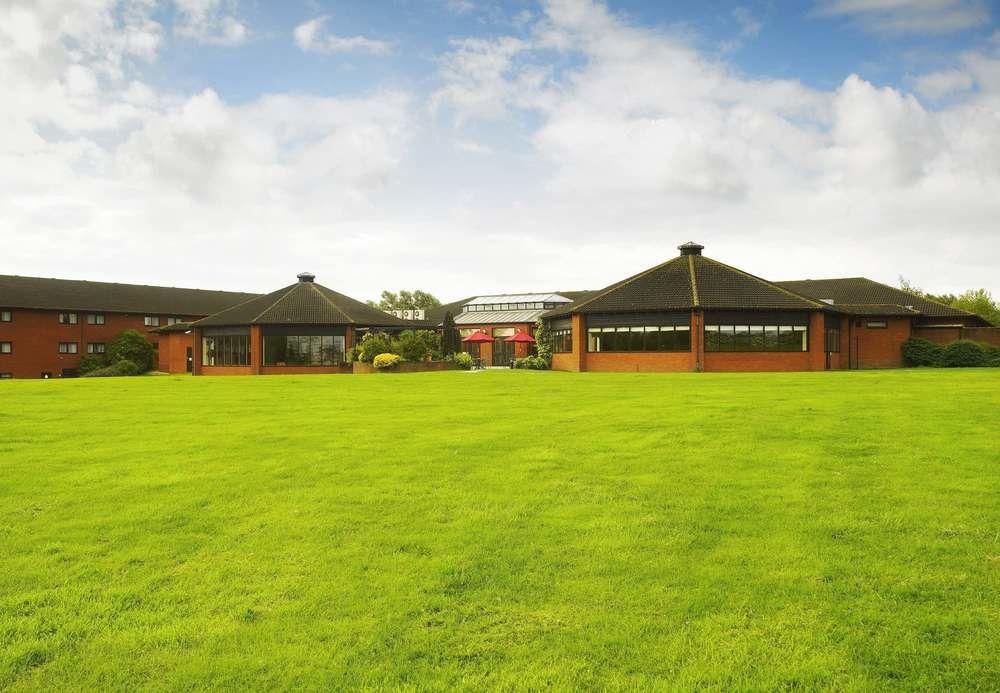 Delta Hotels By Marriott Northampton Exterior photo
