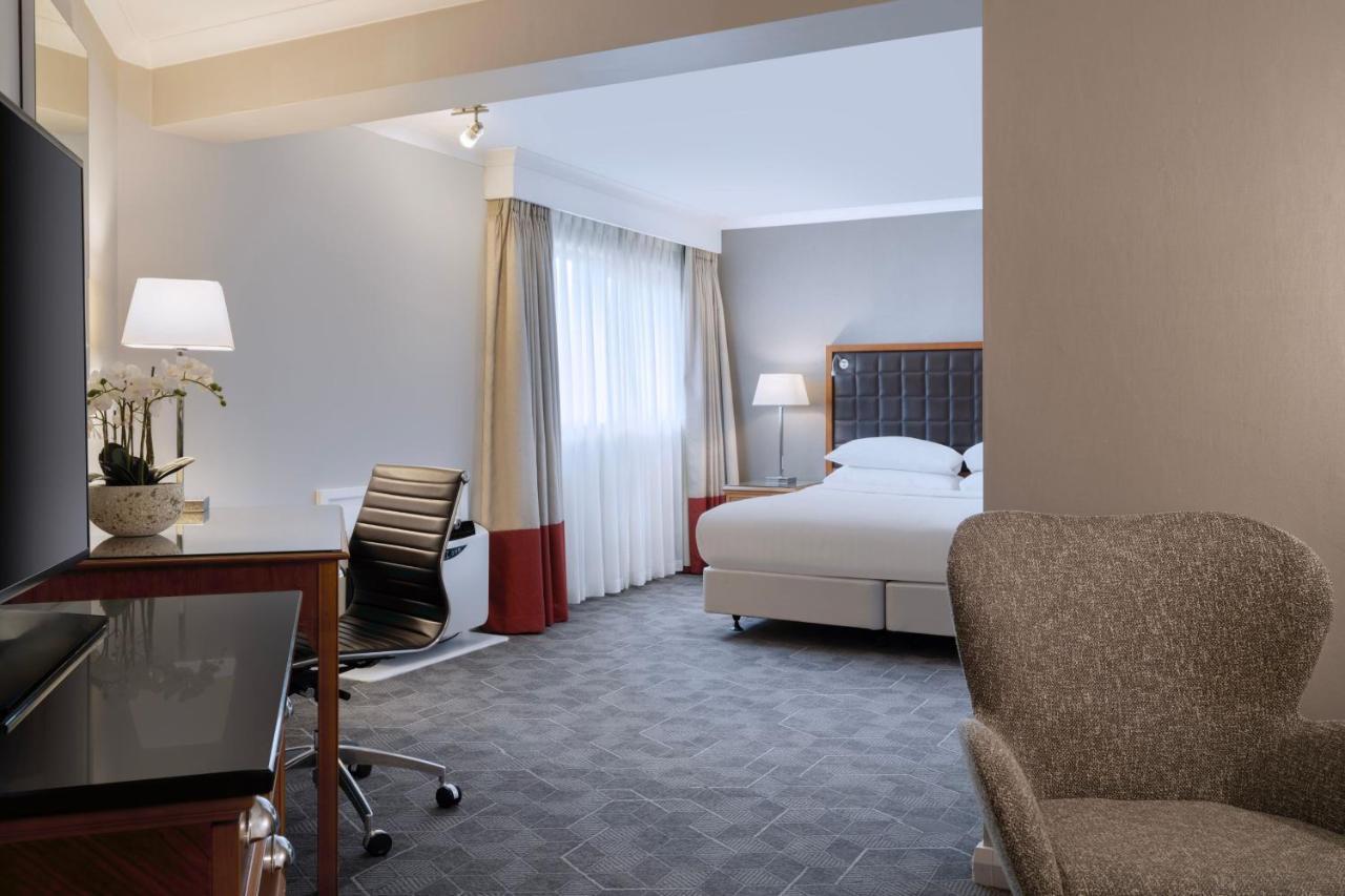 Delta Hotels By Marriott Northampton Exterior photo
