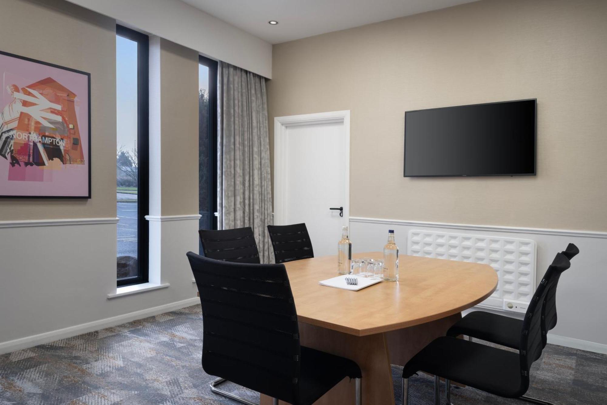 Delta Hotels By Marriott Northampton Exterior photo
