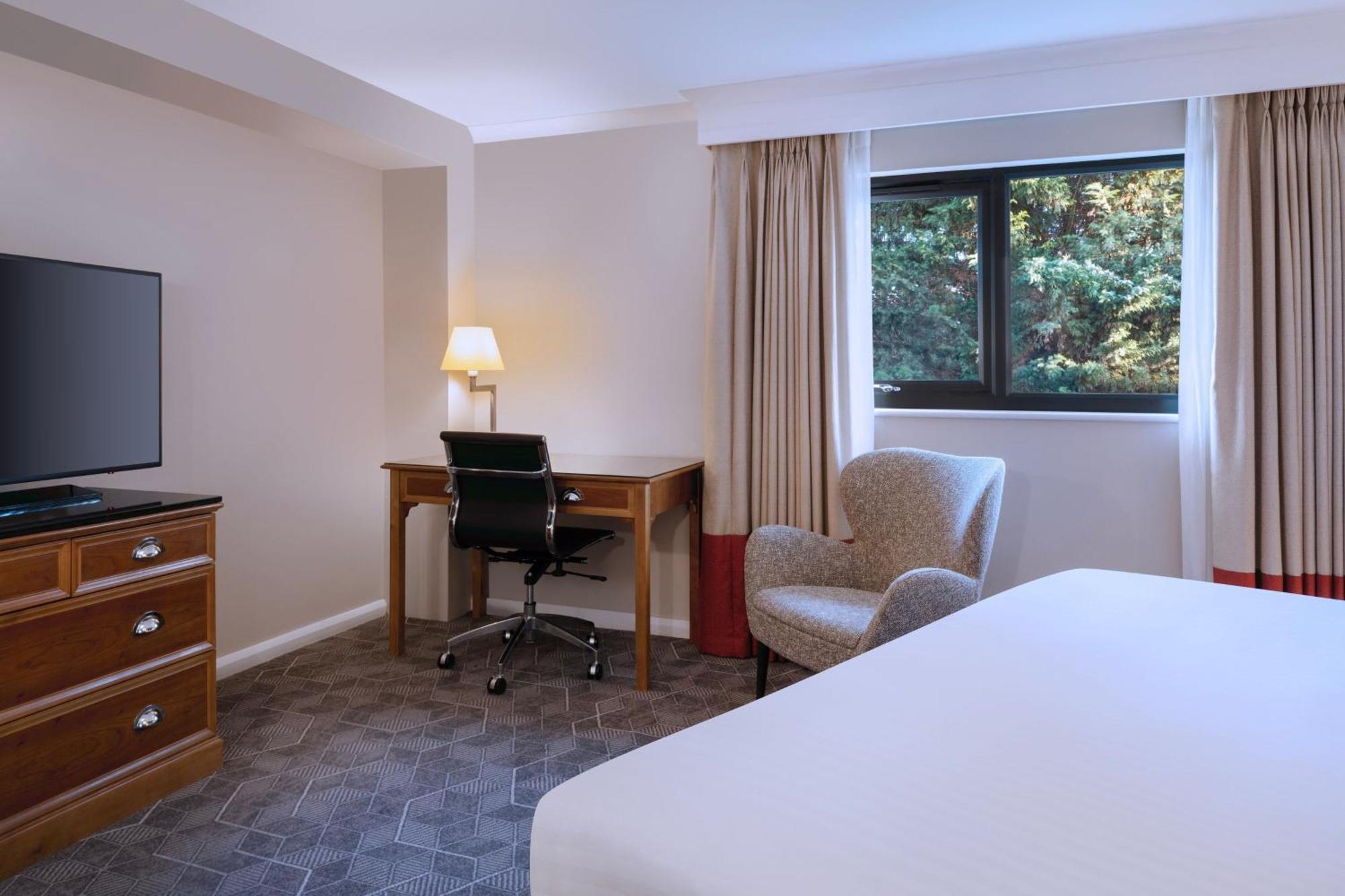 Delta Hotels By Marriott Northampton Exterior photo