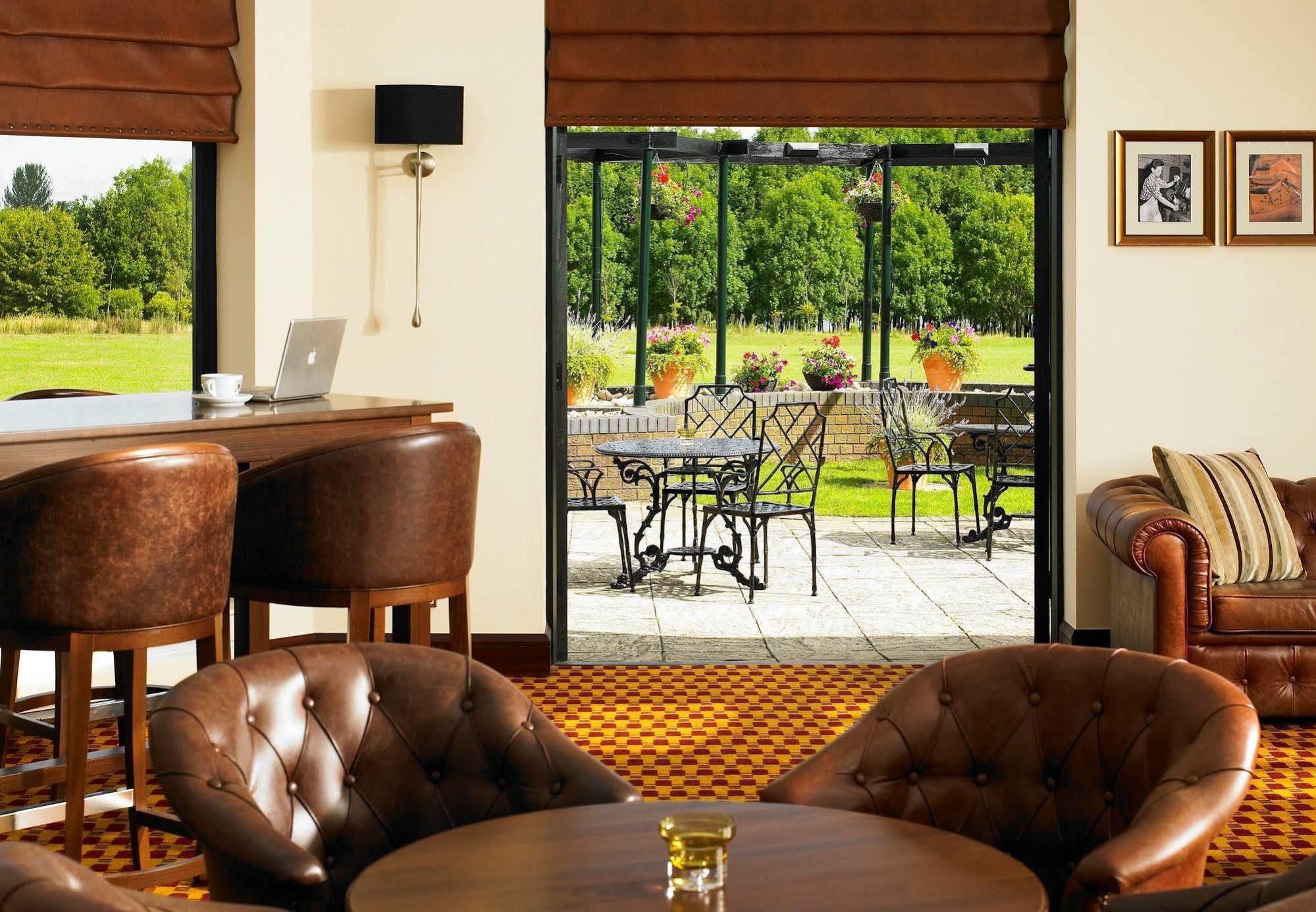 Delta Hotels By Marriott Northampton Exterior photo